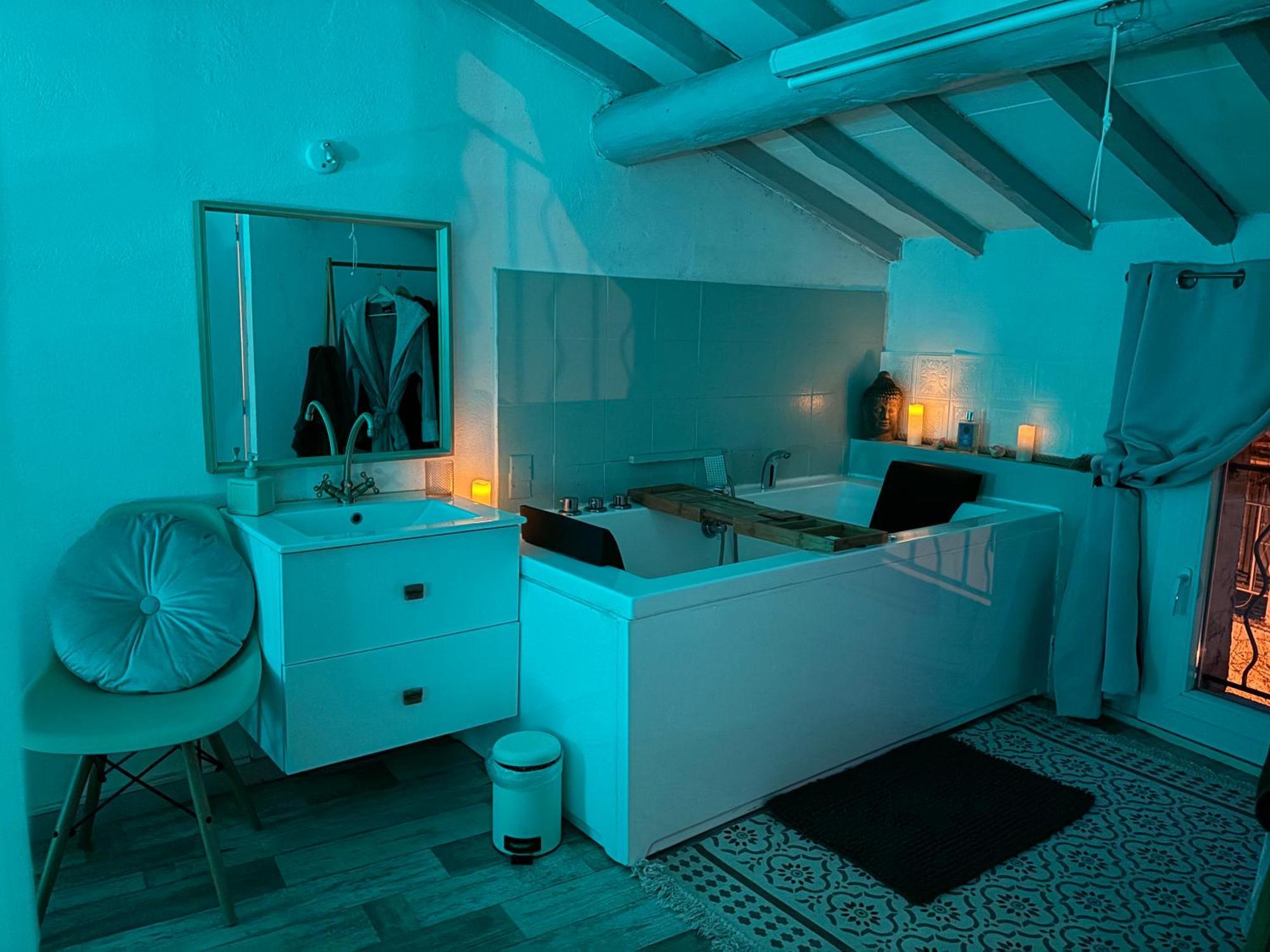 Love Appart Balneo Jacuzzi Romantique Insolite Le Barroux Eksteriør bilde